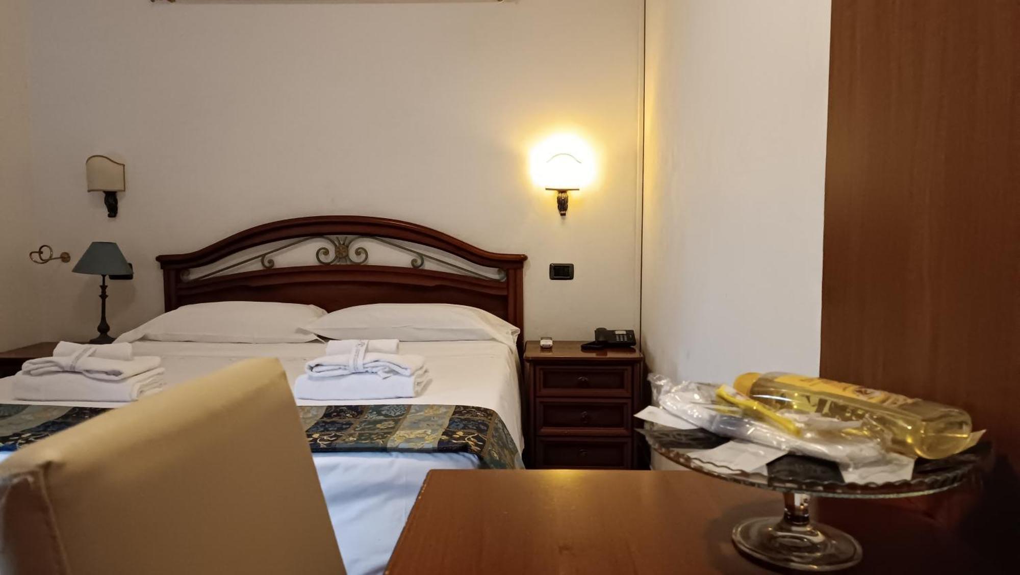Euro House Inn Airport Fiumicino Kültér fotó